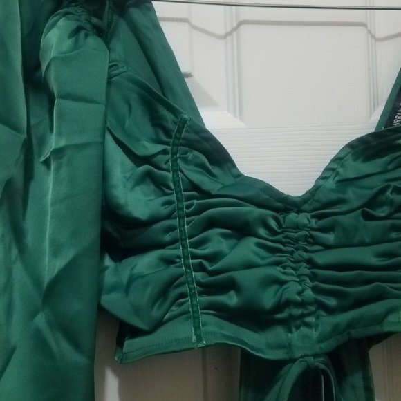 NWT UO Caroleena Cropped Puff Sleeve Open Back Greene Blouse - Picture 5 of 7